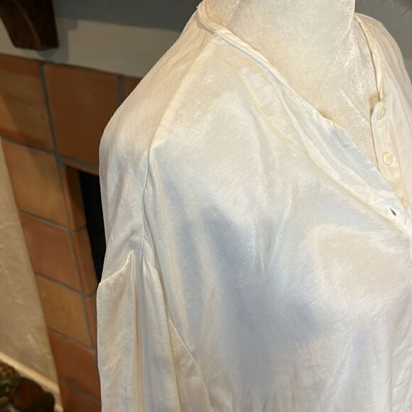 ZARA White Fillsens Crop 1/2 Button-Up Henley, M! - Picture 4 of 9